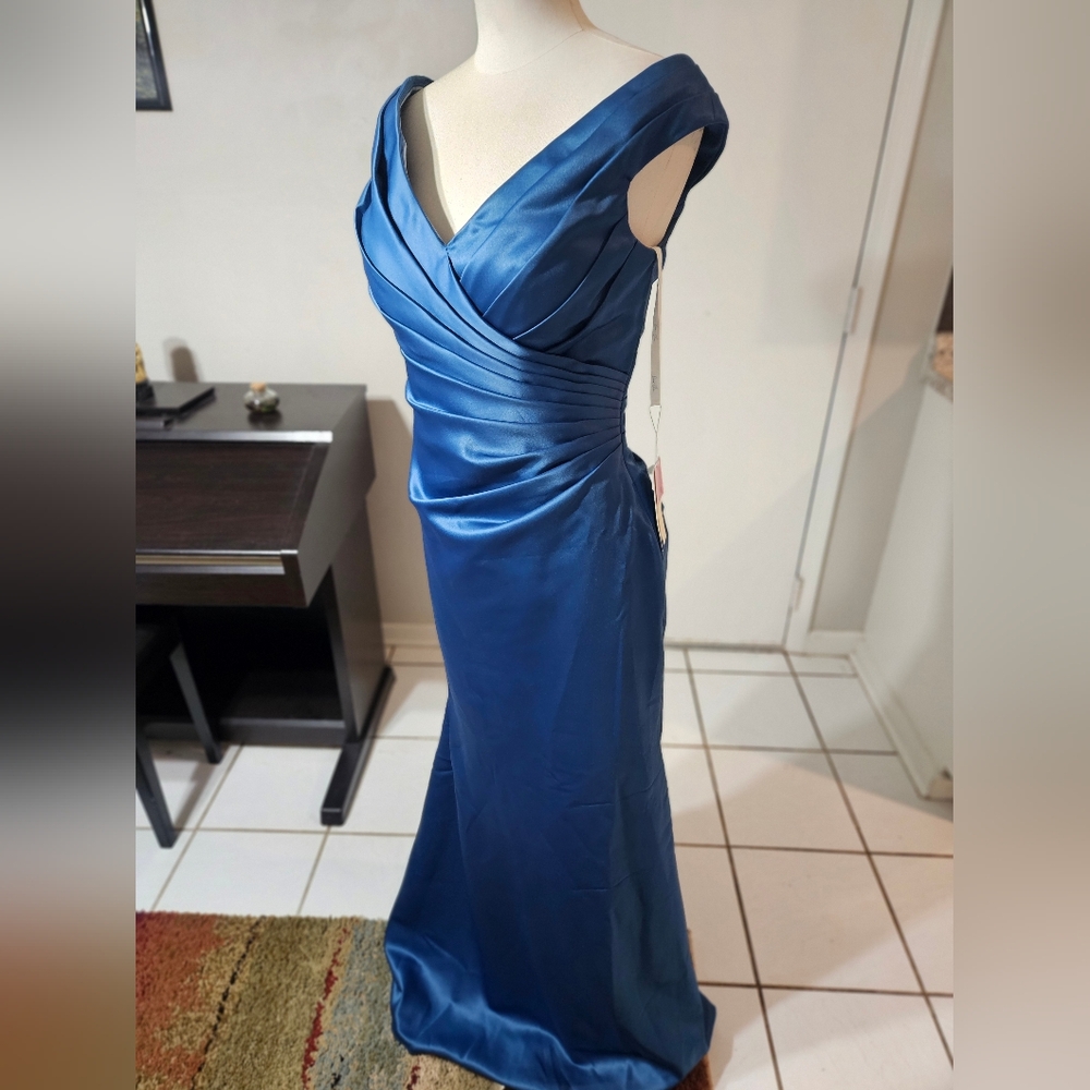 NWT! Dear Cleo Stunning! Full Length Formal Dress Size 8